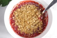 Amish-Style Strawberry Rhubarb Crisp Recipe
