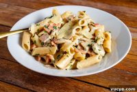 Creamy Garlic Bacon and Mushroom Pasta Recipe