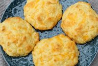 Cheddar Garlic Keto Biscuits: Low-Carb Savory Drop Biscuits