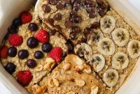 Chewy Baked Oatmeal Casserole with Berries and Cinnamon