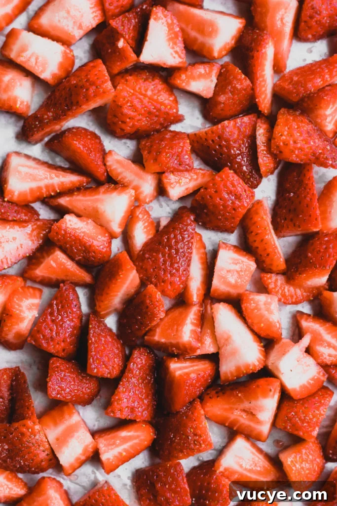 Strawberry Chicken Salad with Bacon and Poppy Seed Dressing 3 Sliced strawberries.