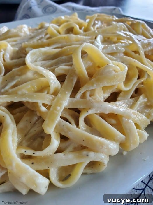 Olive Garden Alfredo Sauce Recipe with Video Guide 4 Close up Olive Garden Fettuccine Alfredo Sauce on a white platter