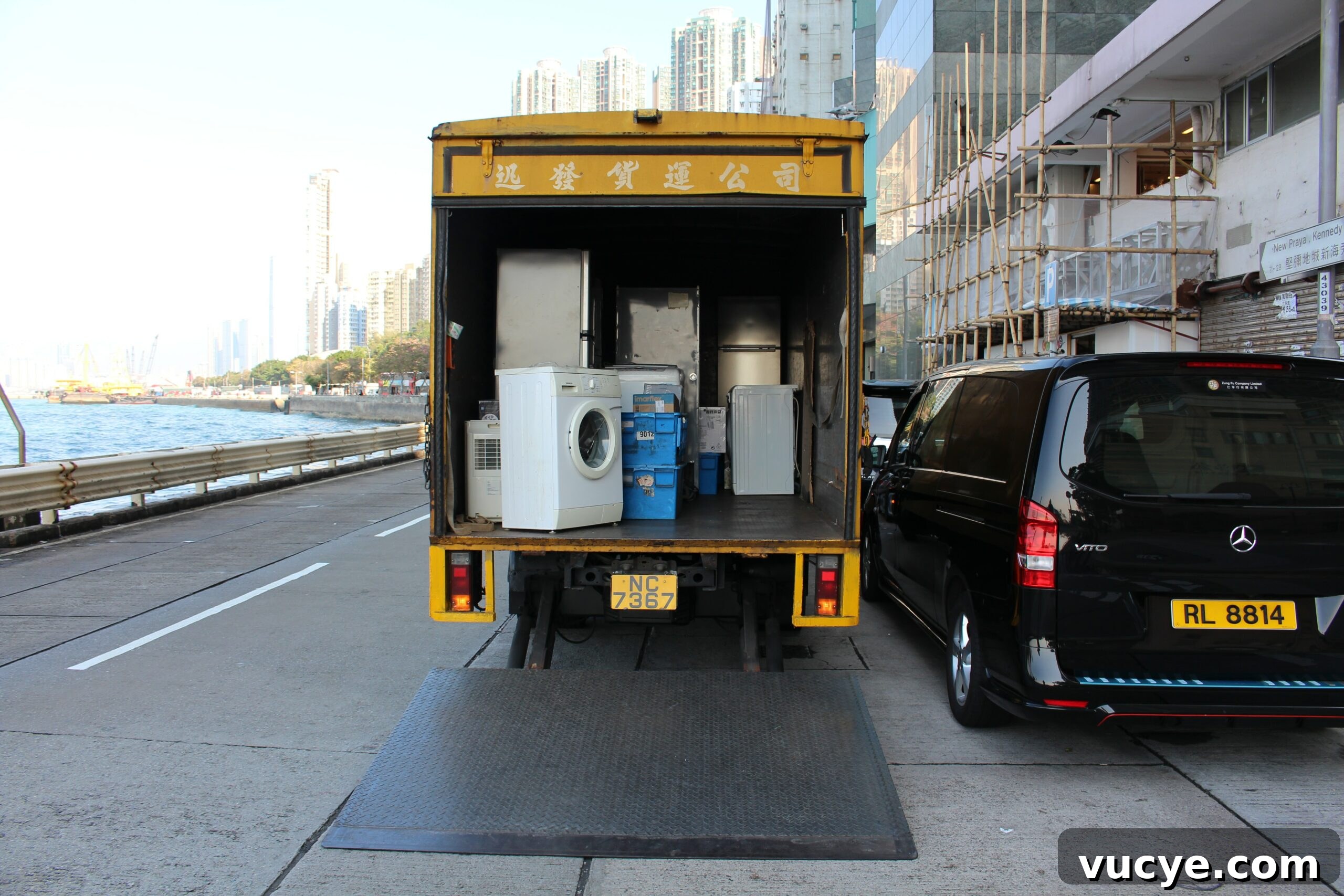 How to Move Out of State: Complete Guide to Relocating Interstate 3 A full-service moving truck with items - including a washing machine - in it. One of the ways of moving out of state