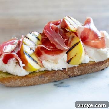 Crostini recipe with ricotta, pear and proscuitto.